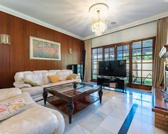 Villa con piscina en Churriana - Málaga - Sala de estar