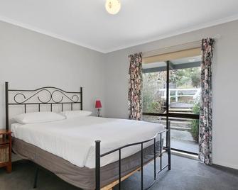 100 on Myer - Lakes Entrance - Bedroom