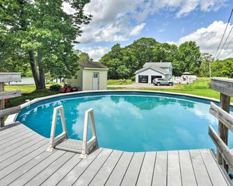 Ocean Inlet Cottage with Deck and Grill! - Bath - Pool