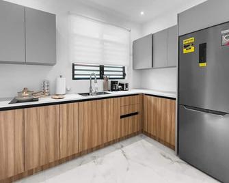 Hyde Park #4 | Comfy Apt W/ Parking @ San Juan - San Juan - Cucina