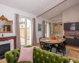 Les tropeziennes de libourne - Libourne - Comedor