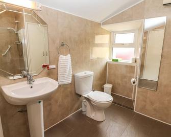 CEOL NA N'EAN, pet friendly, with open fire in Sneem, County Kerry - Knights Town