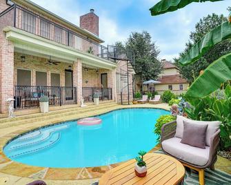 Dallas Area Apartment Near Cedar Hill State Park - Cedar Hill - Pool