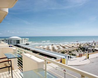 Terrazza Marconi Hotel&spamarine - Senigallia - Parveke