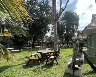 Saraburi Garden Resort - Saraburi - Patio