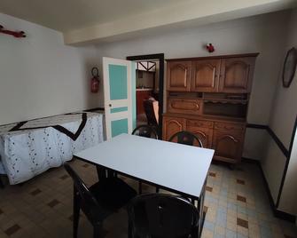 Group gîte for up to 19 people - Dame-Marie-les-Bois - Comedor