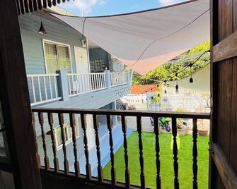 Number 4 Old Town - Chiang Mai - Balcón