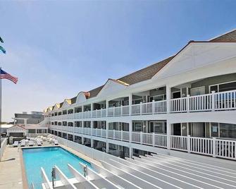 One of the best locations on Avalon's South end beach block at Ocean View Condos. - Avalon - Building