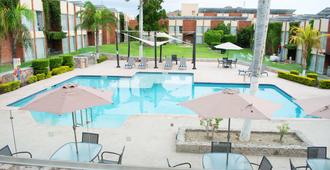 Holiday Inn Hermosillo - Hermosillo - Svømmebasseng