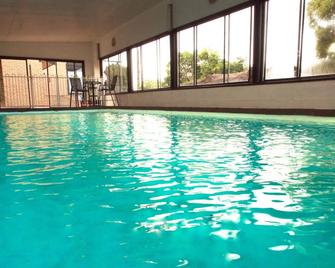 Majestic Motel - Horsham - Havuz