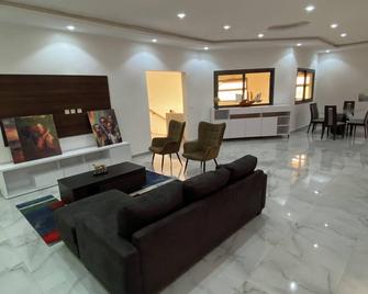 Serene Luxury Retreat and Relaxation Oasis - Somone - Lobby