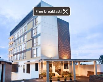 Hotel Santika Sukabumi - Sukabumi - Gebäude