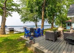 Classic Lake Sallie Home - Fish, Golf, Bike, Kayak, Pickleball, Bball, Peloton - Detroit Lakes - Patio