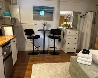 New Listing - Sea Dunes Resort 100 yards from Ocean- Owner Pays Cleaning Fee!! - Kitty Hawk - Living room
