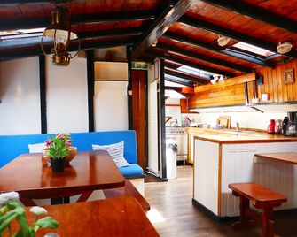 Boat-Apartment Rotterdam Fokkelina - Rotterdam - Vardagsrum