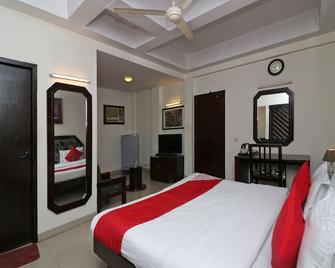 Oyo 14837 Hotel Uberoi Anand - Bareilly - Habitación