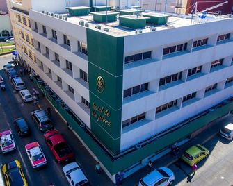 Hoteles Piedra Alta by De Los Perez - San Andres Tuxtla - Gebouw