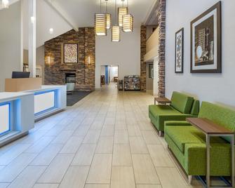 Holiday Inn Express & Suites Wheat Ridge-Denver West - Wheat Ridge - Lobby
