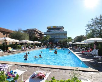 Hotel Residenza Giardino - Bellaria-Igea Marina - Pool