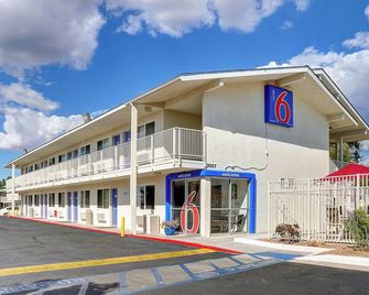 Motel 6 Santa, FE - Santa Fe - Building