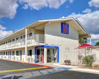 Motel 6 Santa, FE - Santa Fe - Building