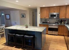 Seaside Village of Rowayton Summer Rental - Norwalk - Kitchen