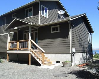 Beachfront Newer Home W/Sunrm Facin Protection Island@ Diamond Point - Sequim - Building