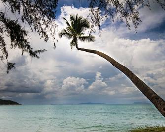 Anahata Resort - Ko Samui - Beach