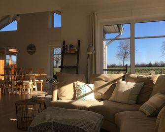 At Home On Lake Belauer - Wankendorf - Sala de estar