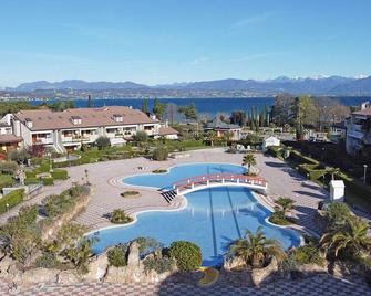 I Ciliegi con piscina by Wonderful Italy - Desenzano del Garda - Piscina