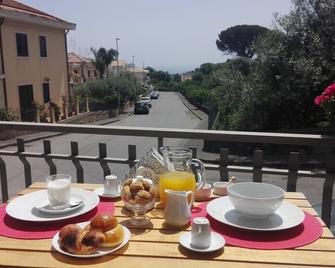 B&b Terra DI Miti - Acireale - Balcón