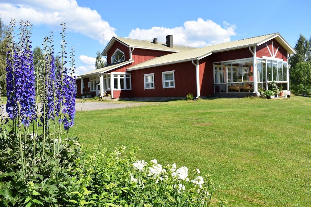 Karjalan Helmi - Vanhahovi - Building