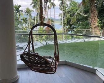 Villa by the Sea - 3 BHK - Aberdeen - Balcony