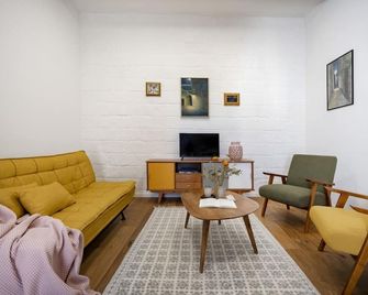 Rare House with Terrace in the City Center - Monopoli - Living room