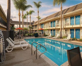 Motel 6-Westminster, Ca - North - Westminster - Piscina
