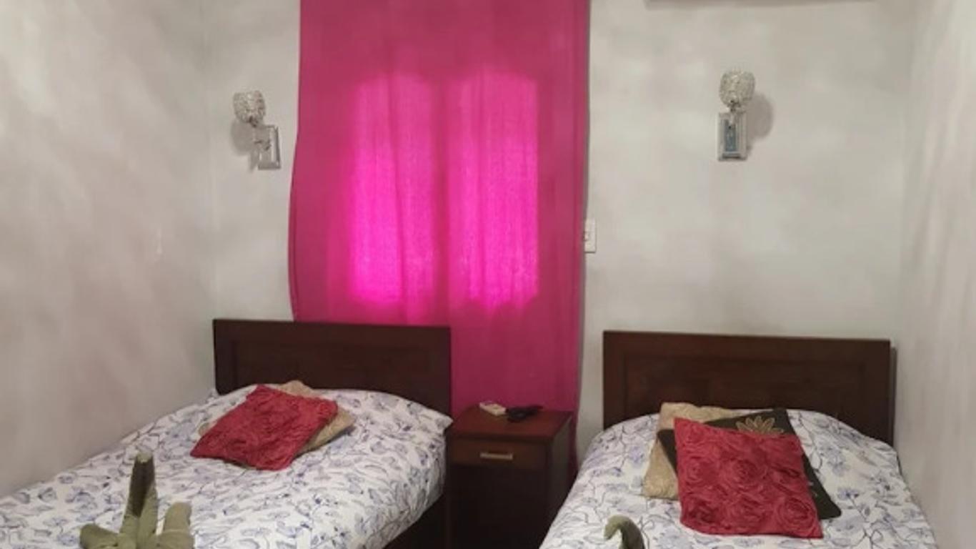 داون تاون إن