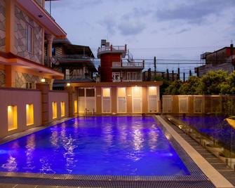 Stay Inn Hotel and Apartment Pokhara - Pokhara - Zwembad