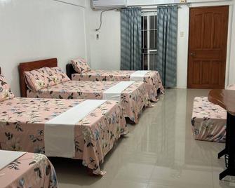 Taguipuro Paoay Lake-Family Rm 1 - Paoay