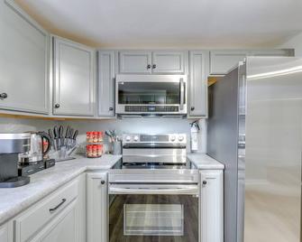 Comfy Kingsport Apartment - Walk to Brewery! - Kingsport - Kitchen