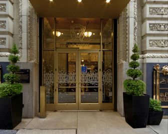 Hampton Inn Majestic Chicago Theatre District - Chicago - Building