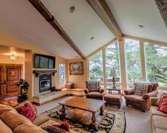 Lx18: Golfer's Dream Retreat Estate - Pebble Beach - Living room