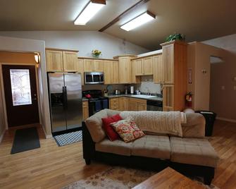 Nicely Remodeled Condo Overlooking Polson Bay And Flathead Lake - Polson - Kitchen