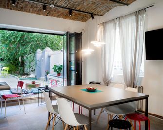 Good People Design Hostel - Belgrad - Essbereich