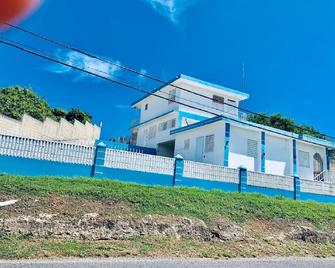 The Hill Inn At Arecibo 681 Ocean Drive - Arecibo - Building