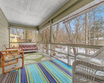 Brewster Beach House: Steps From The Beach In Southcott! - Grand Bend - Balcony