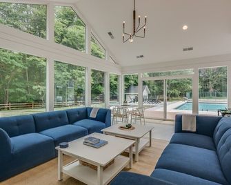 Luxury Estate with 3 Homes, Pool, Hot Tubs, Basketball/Tennis Court near Lake - Union Pier - Lounge