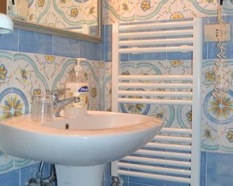 Piccolo Tirreno Hotel Residence - Procida - Bathroom