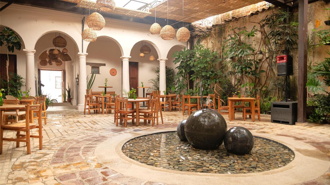 Sereno Art Hotel