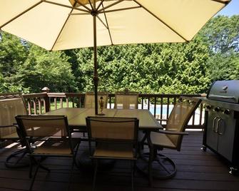 Hampton Bays 4bdr all Queen size,IG Pool,Billiard, tennis&pickleball near by - Hampton Bays - Balcón