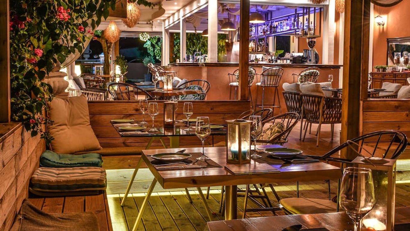 Aeolos Boutique Hotel & Suites